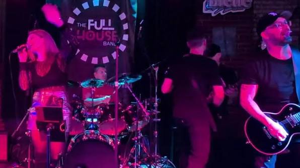 The Full House Band en performance