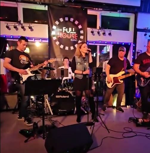 The Full House Band en performance