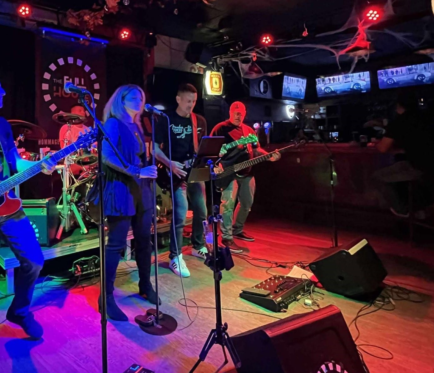 The Full House Band en performance